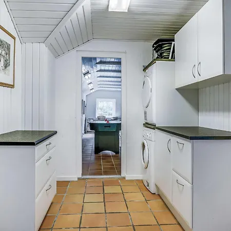 4 Bedroom Pet Friendly In Blavand Holiday home